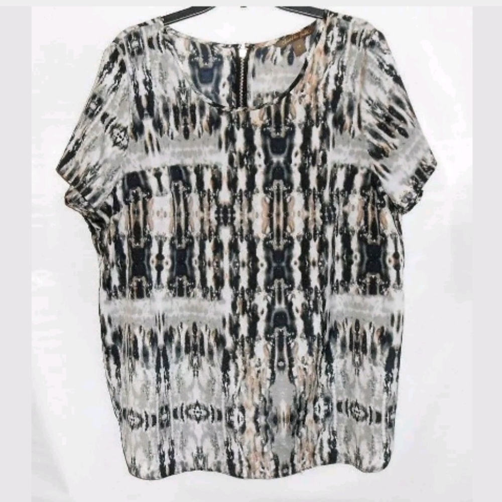 Charlie Jade 2X Black & White Short Sleeve Top